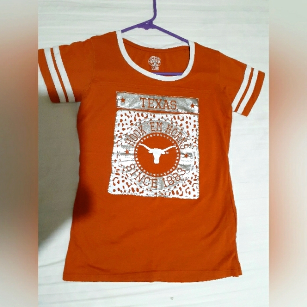 A Knight's Apparel Brand Large Hook Em HornsTexas Longhorns T-Shirt